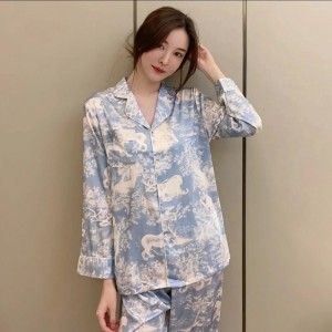 Conjunto de pijama de dos piezas de seda de hielo para mujeres de verano de 2023, color azul hielo con ajuste holgado para el hogar