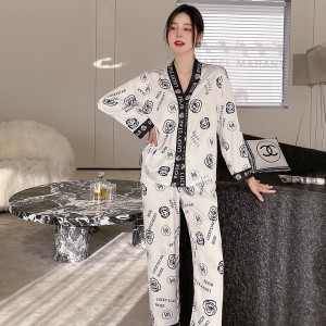 Conjunto de pijama de seda de hielo de primavera de 2023 para mujeres con estampado de flores de cerezo blanco para el hogar