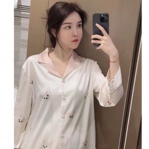 Nuevo conjunto de pijama de seda de hielo para mujeres con patrón de mantequilla, de manga larga, para el hogar o para vestir, con estampado posicional de alta gama para usar en público