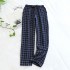 Pantalones de pijama a cuadros japoneses para mujeres, gasa de algodón puro de primavera y verano, pantalones de hogar de gran tamaño y sección delgada que se pueden usar en el exterior.