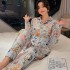 Conjunto de pijama de dos piezas de seda de hielo para mujeres de primavera-verano de 2023, lindo gato con ribete de seda para el hogar