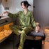 Conjunto de pijama de lujo ligero más vendido en internet recomendado por TikTok de manga larga de seda de hielo para mujeres de primavera-verano de 2023