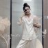 Nuevo conjunto de pijama de seda de hielo para mujeres de 2023 con patrón de palabras de alta gama y lindo conejo para uso en casa, y patrón de palabras de alta gama para uso en exteriores