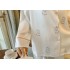 Nuevo conjunto de pijama de seda de hielo para mujeres de 2023 con patrón de palabras de alta gama y lindo conejo para uso en casa, y patrón de palabras de alta gama para uso en exteriores