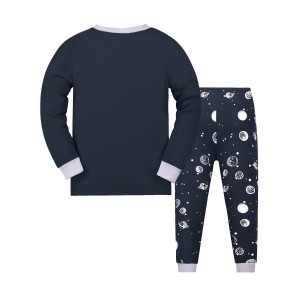 Conjunto de pijama con estampado espacial para niños