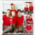 Pijamas multicolores a rayas de hombres y mujeres para la Navidad